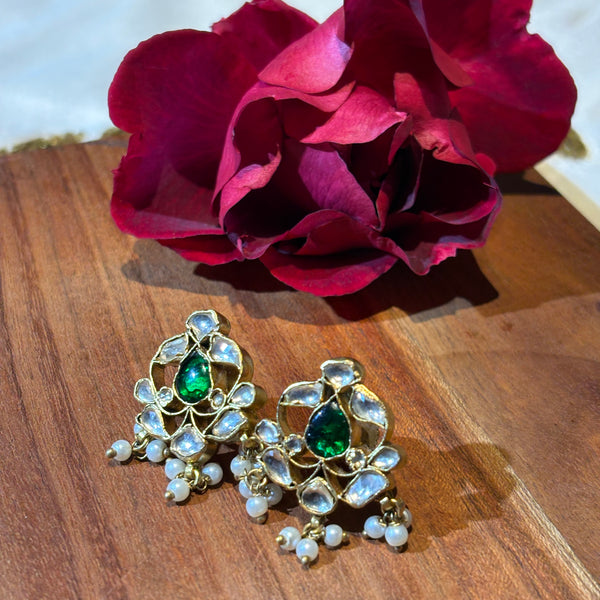 Dainty Kundan Studs