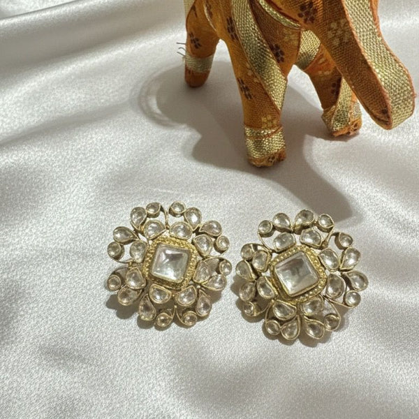 Zoya Kundan